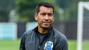 Erick Thohir Santai Tanggapi Rumor Van Bronckhorst