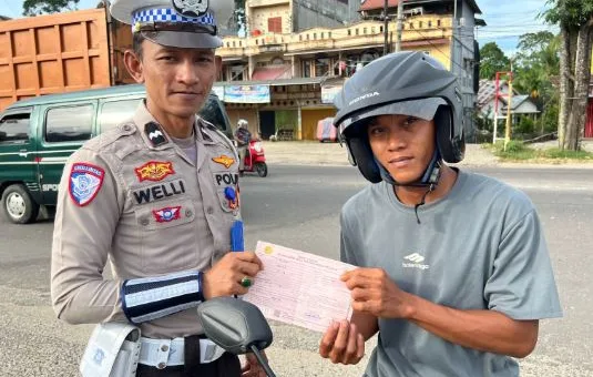 376 Teguran Humanis, Sat Lantas Polres Sarolangun Terus Edukasi Pengendara