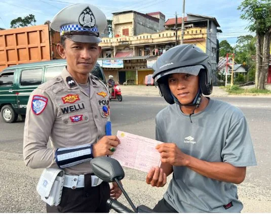 376 Teguran Humanis, Sat Lantas Polres Sarolangun Terus Edukasi Pengendara