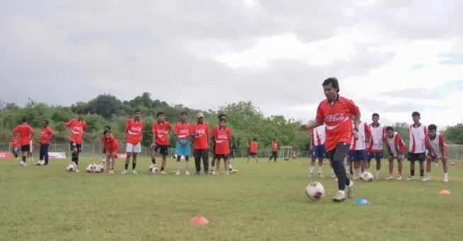 Evan Dimas Meriahkan Festival Sepak Bola Rakyat di Labuan Bajo