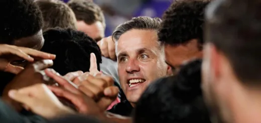 Kontrak Panjang dan Gaji Fantastis, Ini Alasan Herdman Pilih Timnas Indonesia