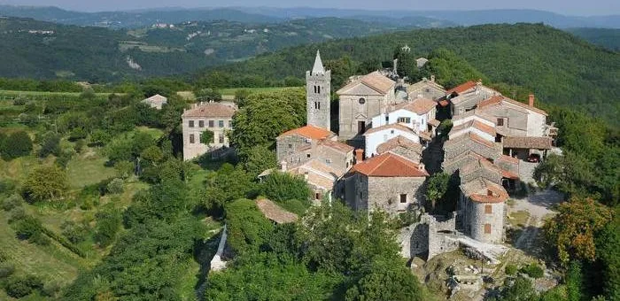 Deretan Kota Terkecil dan Paling Aneh di Dunia