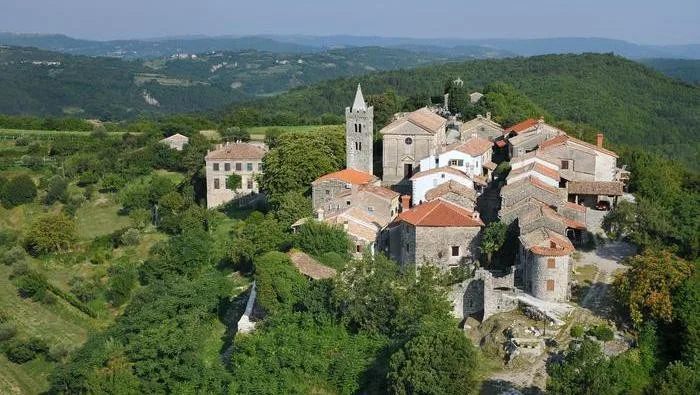 Deretan Kota Terkecil dan Paling Aneh di Dunia