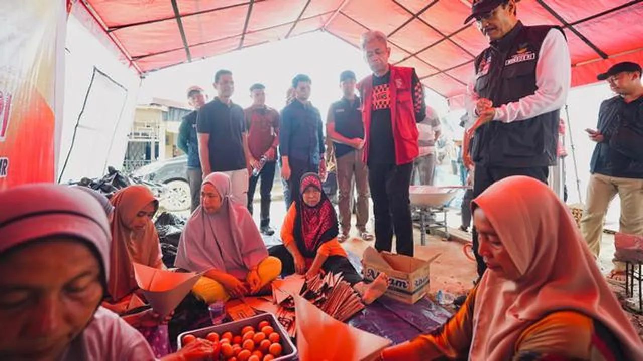 Mensos Pantau Penyaluran Makanan untuk Warga Terdampak Banjir