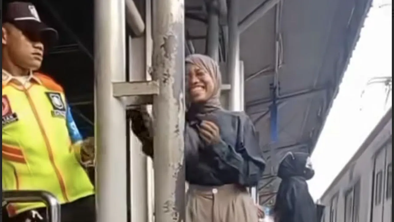 Security Stasiun Hampir Terjatuh ke Rel, Polisi Beberkan Fakta Pelaku