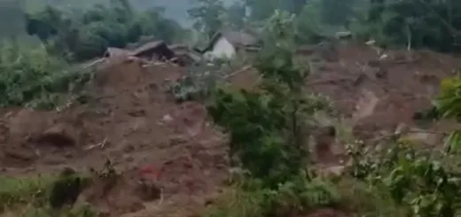 Longsor di Kampung Condong, Empat Rumah Tertimbun