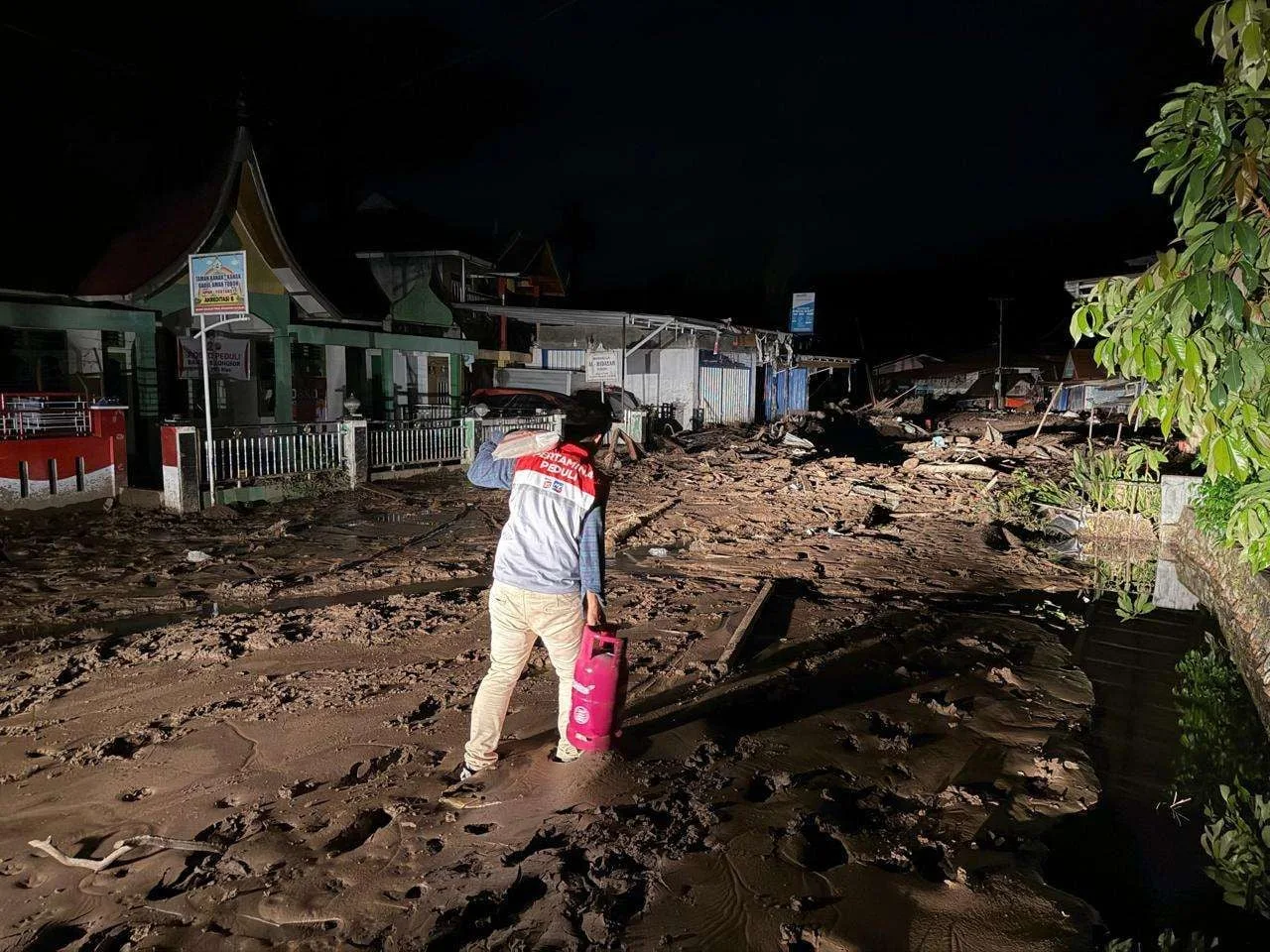 Pertamina Kirim Skid Tank LPG Menembus Malam ke Sibolga dan Nias
