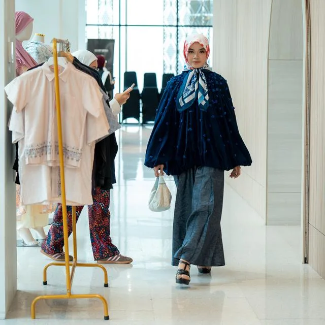 Tren Baju Lebaran 2026: Warna Basic Kembali, Abaya Jadi Primadona