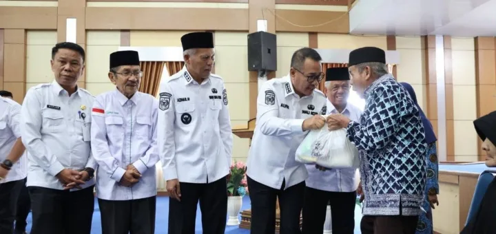 Jelang Ramadhan, Ratusan Warga Sungai Penuh Terima Bantuan Sembako dan RLH