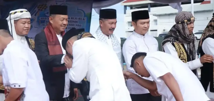 Sholat Idul Fitri Bersama Warga, Bupati Monadi Sampaikan Permohonan Maaf dan Komitmen Pembangunan