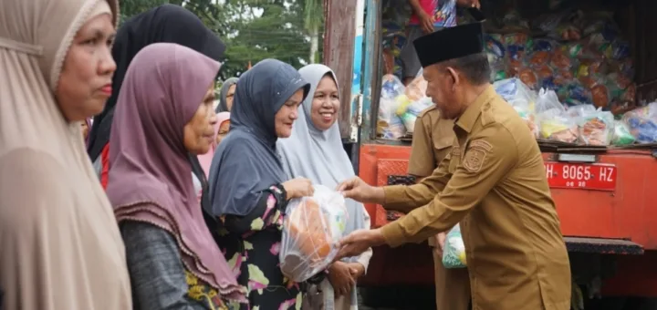 Wabup Merangin Buka Pasar Murah Bersubsidi, Warga Antusias Dapat Sembako Murah