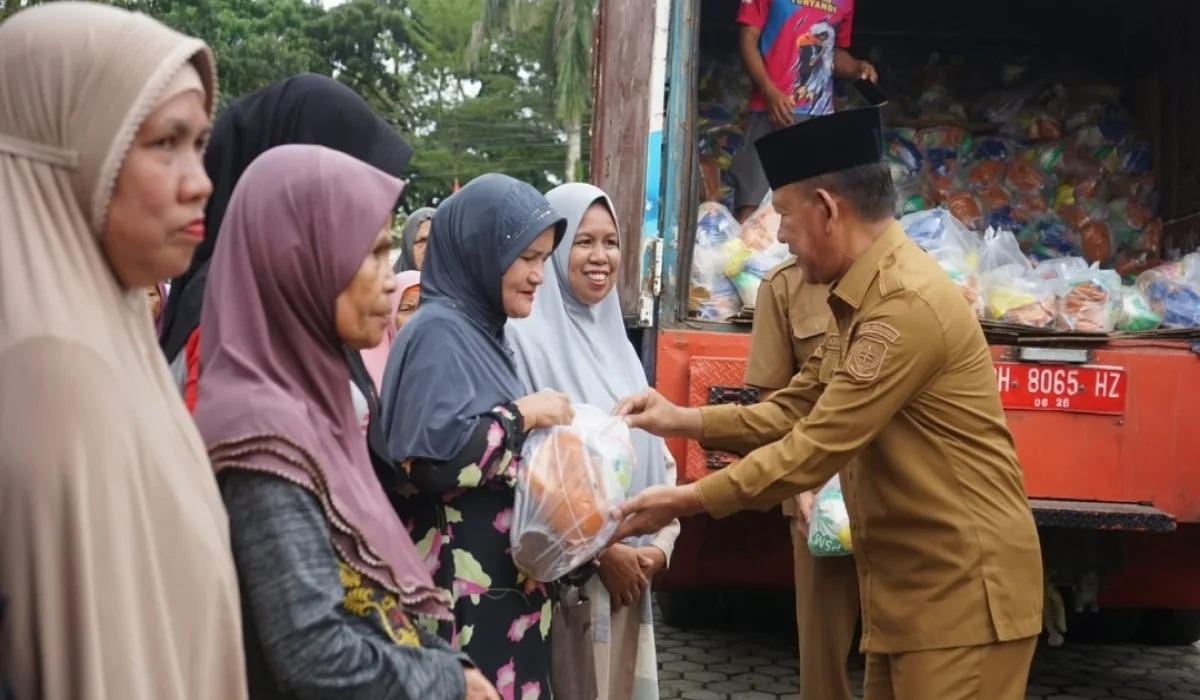 Wabup Merangin Buka Pasar Murah Bersubsidi, Warga Antusias Dapat Sembako Murah