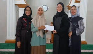 Jumat Berkah, Lavita Syukur Salurkan Santunan dan Takjil