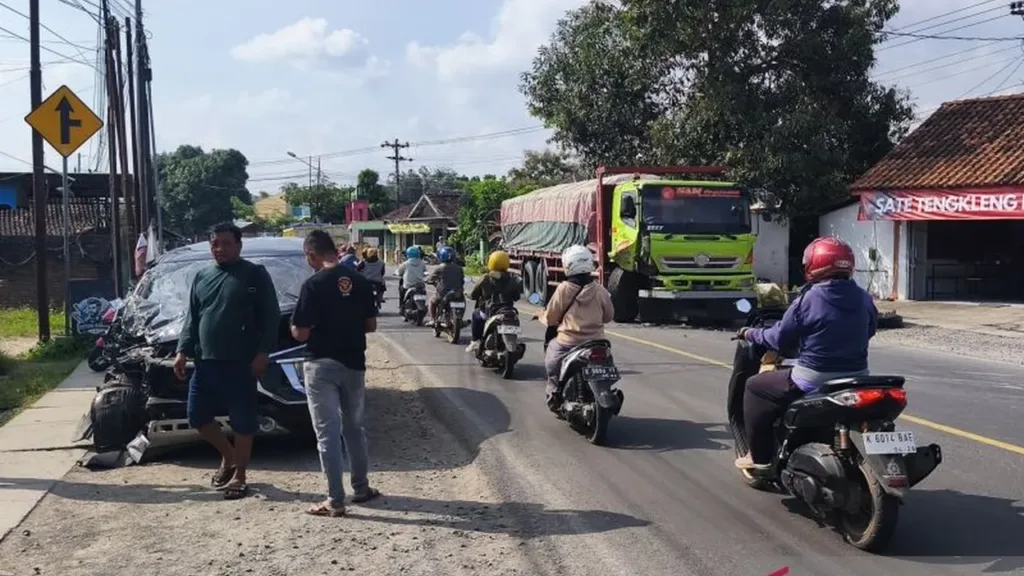 Kecelakaan Beruntun di Jalur Blora–Cepu, Dua Pengendara Motor Luka Berat
