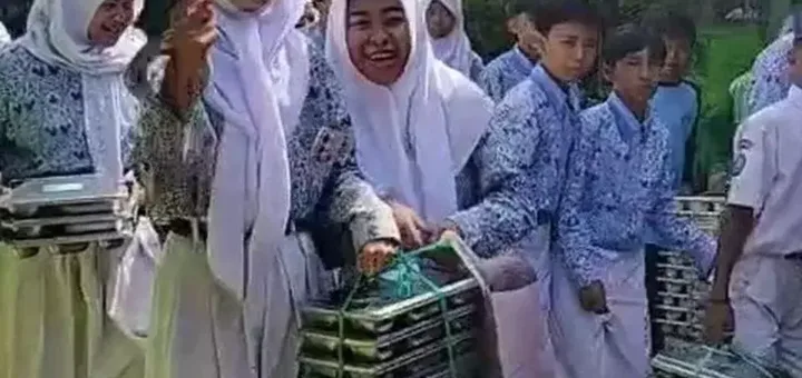Siswa SMPN 1 Dayeuhkolot Kembalikan Makanan MBG Diduga Tak Layak