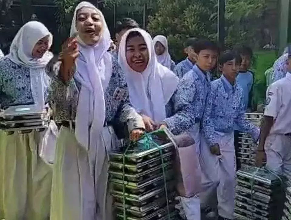 Siswa SMPN 1 Dayeuhkolot Kembalikan Makanan MBG Diduga Tak Layak