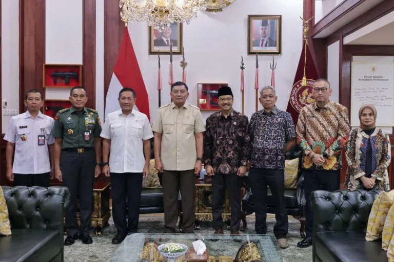 Menhan Sjafrie dan Mensos Saifullah Yusuf Sepakati Alih Kelola Taman Makam Pahlawan Nasional