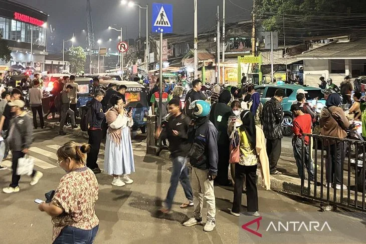 Ratusan Penumpang KRL Tertahan di Manggarai Usai Insiden Tabrakan Kereta di Bekasi Timur
