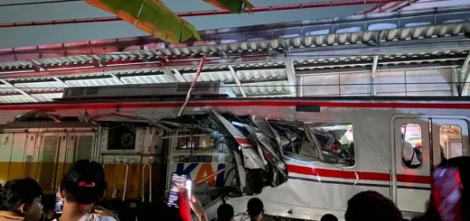 Insiden Kecelakaan Kereta di Bekasi Timur, Gerbong KRL Rusak Parah