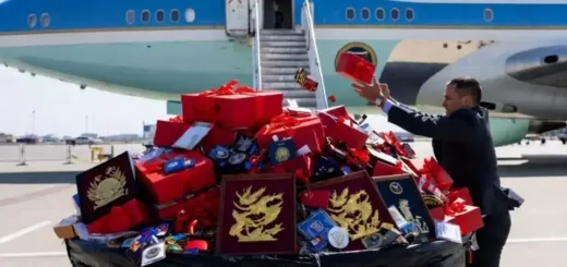 Usai Pertemuan Trump–Xi, Barang Suvenir China Langsung Masuk Tempat Sampah
