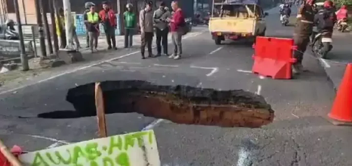 Laporan Warga Dipercepat, Jakarta Genjot Penanganan Sinkhole di Titik Rawan
