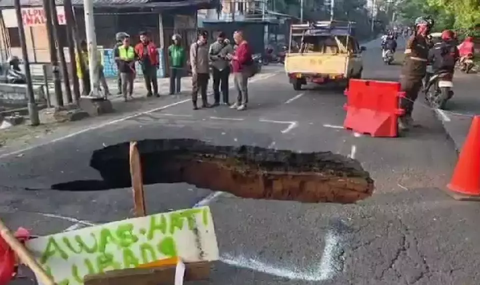Laporan Warga Dipercepat, Jakarta Genjot Penanganan Sinkhole di Titik Rawan