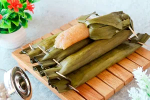 Dari Daun Pisang hingga Janur, Cara Tradisional Lawan Sampah Plastik