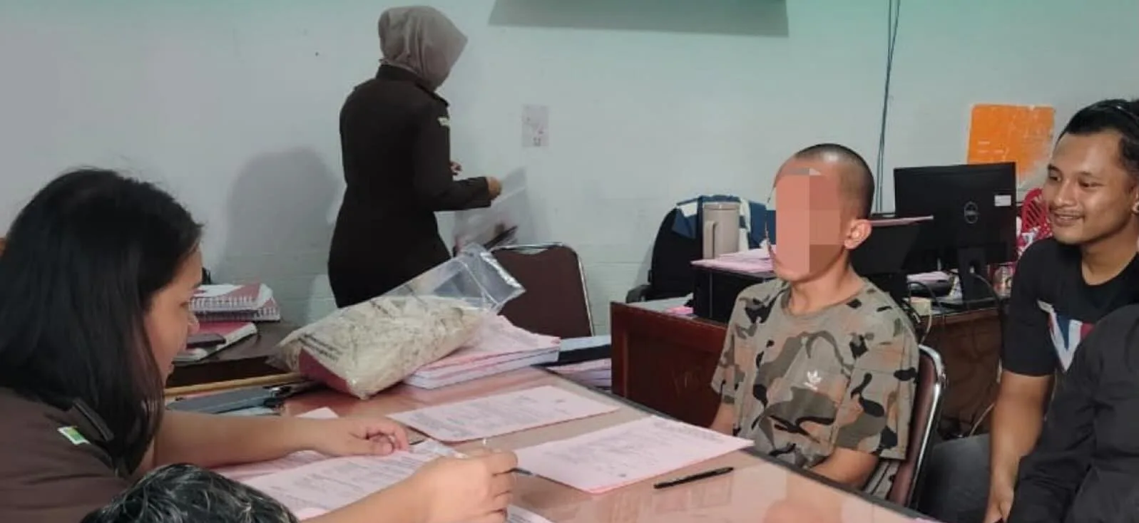 Dua Tersangka Pengancaman dan Penganiayaan Berat Resmi Diserahkan ke Kejari Sarolangun
