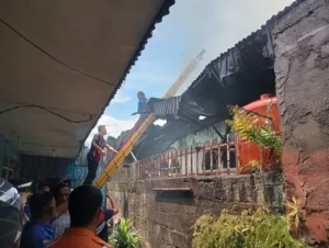 Asap Hitam Membumbung, 4 Rumah di Koto Tinggi Sungai Penuh Terbakar Hebat