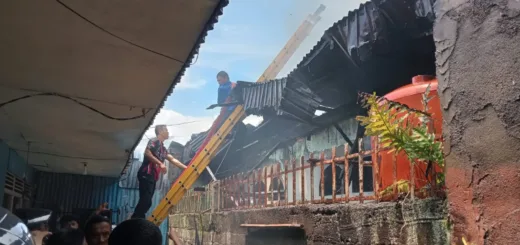 Asap Hitam Membumbung, 4 Rumah di Koto Tinggi Sungai Penuh Terbakar Hebat