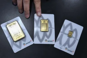 Harga Emas Antam Anjlok Rp25.000 per Gram, Saat Tepat untuk Borong?