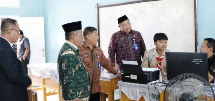 Alfin Dampingi Wagub Jambi Tinjau SPMB, Pastikan Penerimaan Siswa Baru Transparan dan Adil