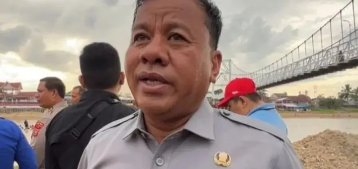 Bupati Kuansing dan Sekda Serahkan Diri ke KPK Usai OTT