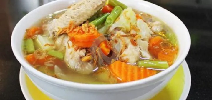 Hangat di Tengah Tren Kuliner Modern, Sop Ayam Tetap Jadi Primadona Meja Makan