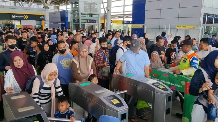 166 Juta Penumpang Naik Kereta Listrik, KAI Klaim Pangkas Emisi 15.350 Ton