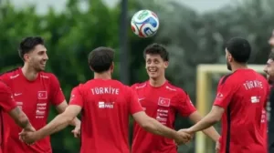 Turki Wajib Menang di Laga Hidup-Mati, Montella Siapkan Generasi Emas