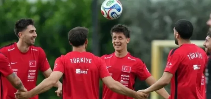 Turki Wajib Menang di Laga Hidup-Mati, Montella Siapkan Generasi Emas
