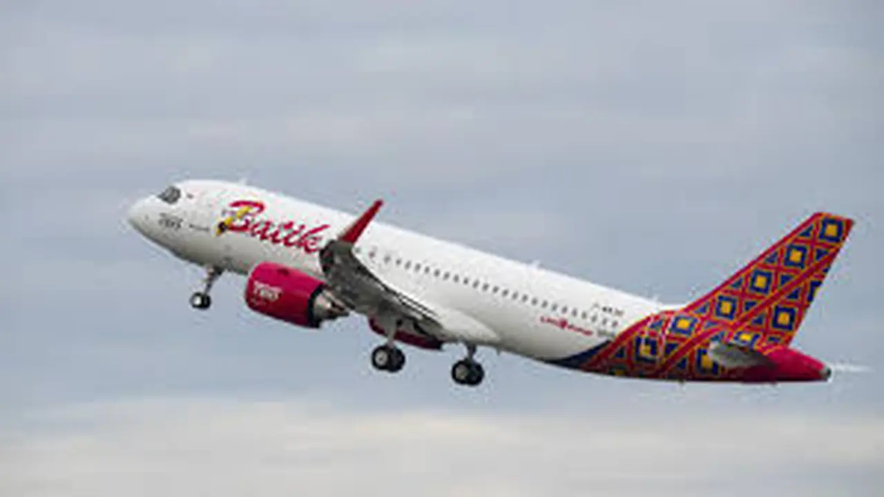 Insiden Power Bank Berasap di Udara, Batik Air Tegaskan Larangan Cas HP Selama Penerbangan