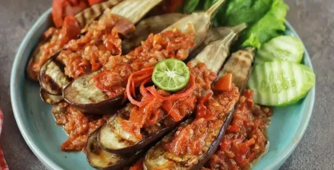 Terong Bakar Penyet Sambal Pedas,Menu Rumahan Favorit yang Lezat dan Sehat