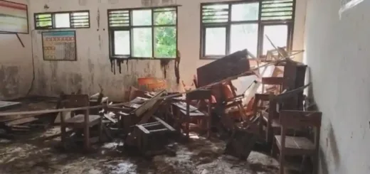 Miris, Siswa SDN Padahayu 2 Belajar di Kelas Retak, Guru Larang Murid Dekati Tembok