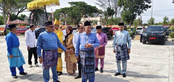 Azhar Hamzah Hadiri Paripurna HUT ke-61 Tanjab Barat, Ini Harapannya