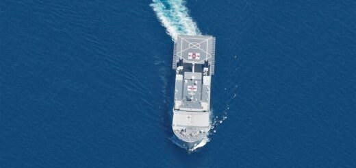 TNI AL Turunkan 3 Kapal Perang,Helikopter Bantu Korban Gempa Flores