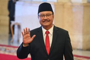 Gus Ipul Temui Warga Miskin di Kemensos, Aksi Berujung Dialog